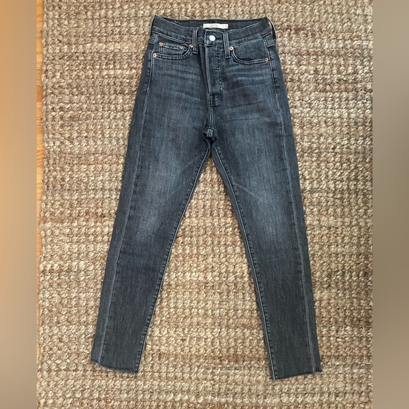 Like new! Levi’s wedgie skinny jean - Picture 2 of 4